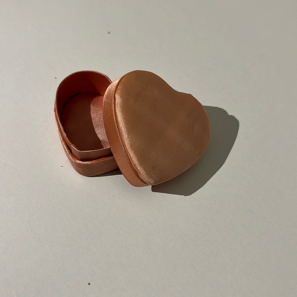 Vintage jewelry heart box